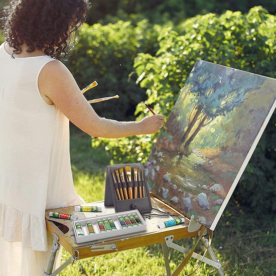 Elevate Your Artistry with the 7 Travel Brushes in the Set